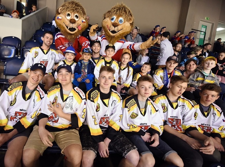 Kluby zapojené do Pojď hrát hokej vyrazily na Carlson Hockey Games